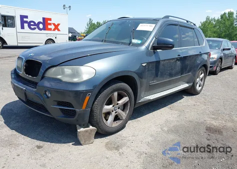 2013 BMW X5 xDrive50I z USA, uszkodzony, nr VIN 5UXZV8C52D0C16454